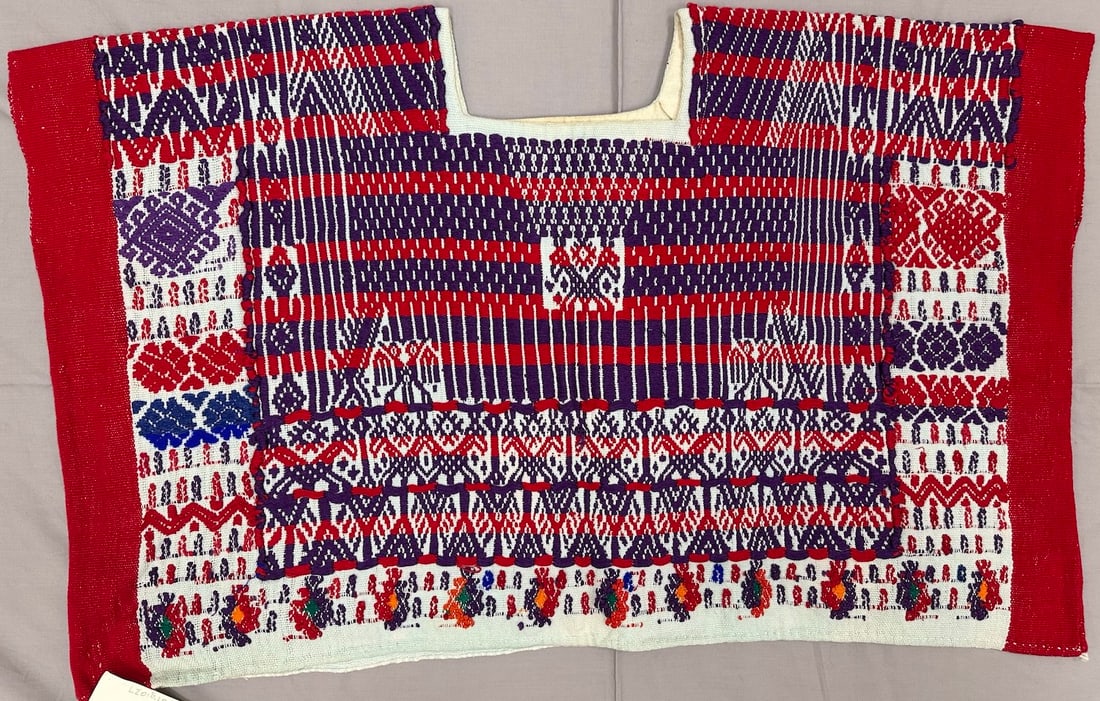Traditional Vintage Handwoven Huipil: Traditional handwoven huipil from Palin, Dept, Esquinti. Palin is the Southernmost weaving village on the edge of the Pacific plain. The short huipil is appropriate for this hot humid place. Cotton & 
