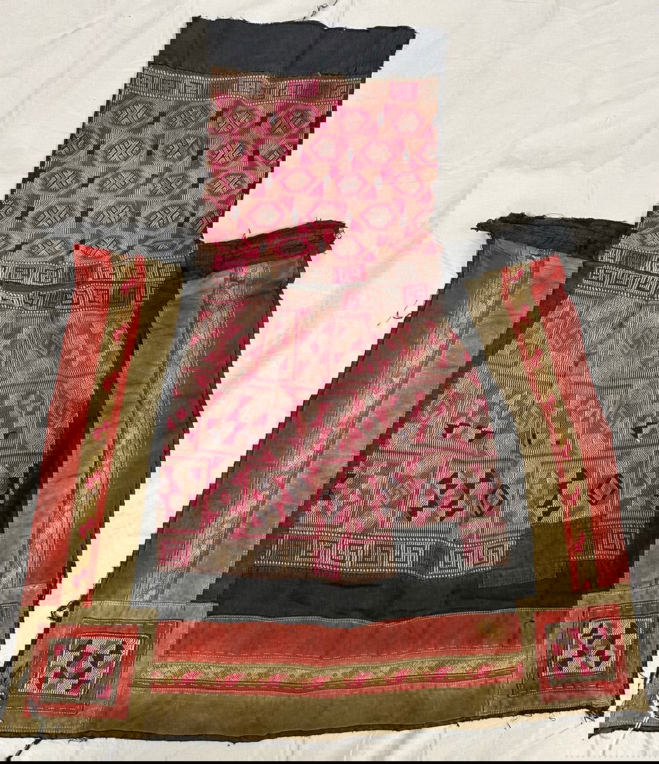 Vintage Baby Carrier Apron From Miao Yunnan: Vintage baby carrier apron from Miao people of Yunnan, China. Hand embroidery technique on cotton and silk fabric back to 1940s. D: 17" W x 24" L.