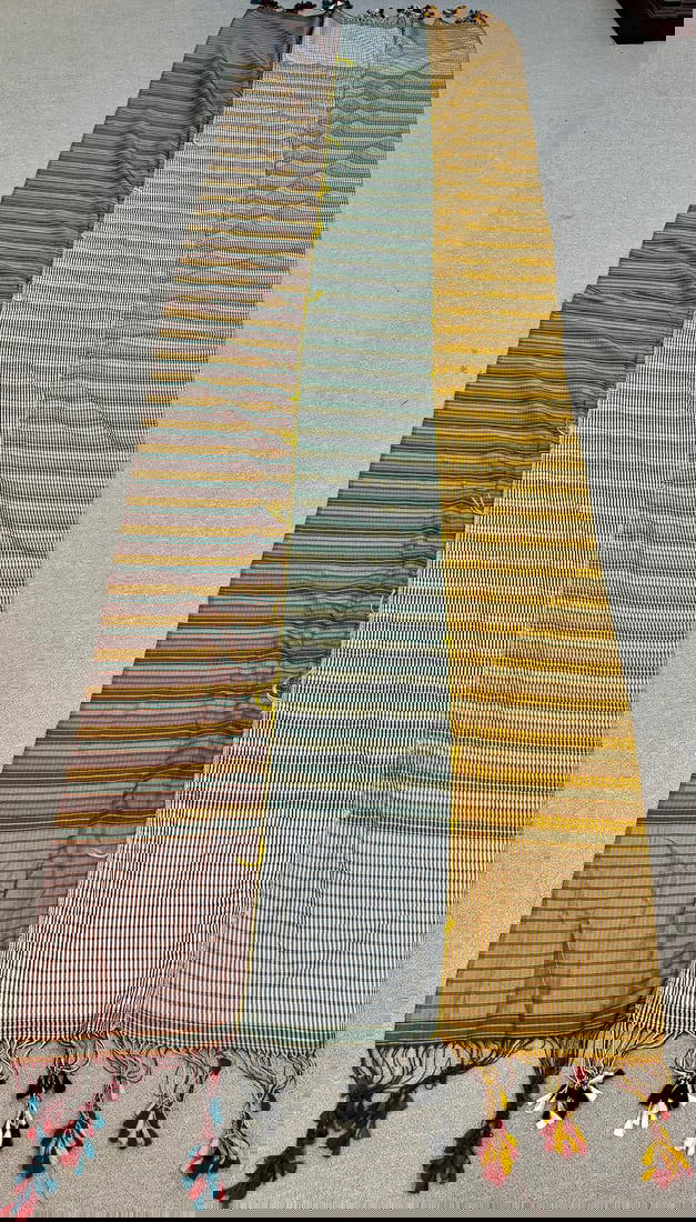 Traditional Indian Silk Saree: Traditional Saree. Likely Silk fabric. D: 39.5"W x 162"L.