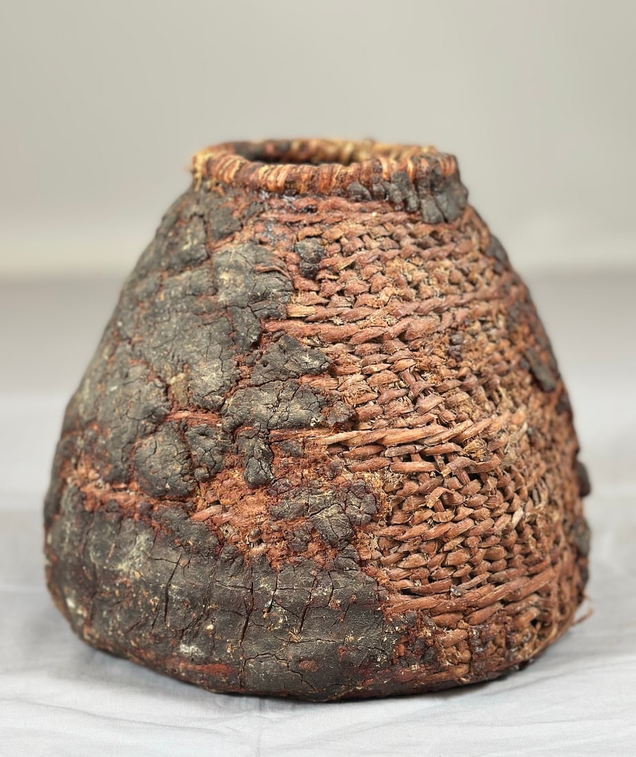 Navajo Pine Pitch Water Basket, Pitch Pot or Toshjeeh From Mid-1800s: Navajo Pine Pitch Water Basket, Pitch Pot or Toshjeeh From Mid-1800s. These baskets were used by the Navajo to carry and store water. D: 7" H x 8" W.
