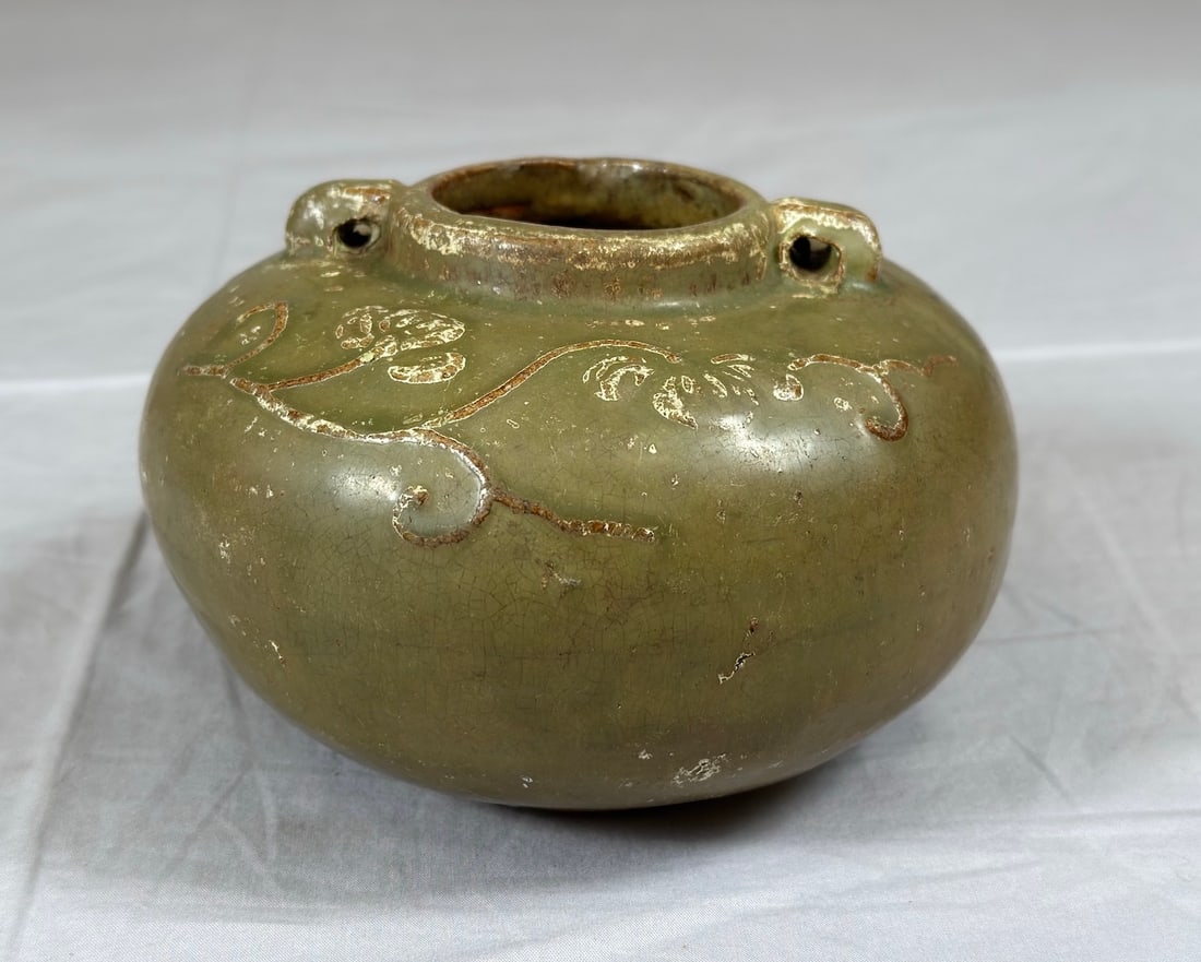 Ceramic Kwangtung Yao Jar Possibly From the Ming Dynasty (1368-1644): Ceramic Kwangtung Yao China Jar Possibly From the Ming Dynasty (1368-1644). D: 5.50 Diameter.