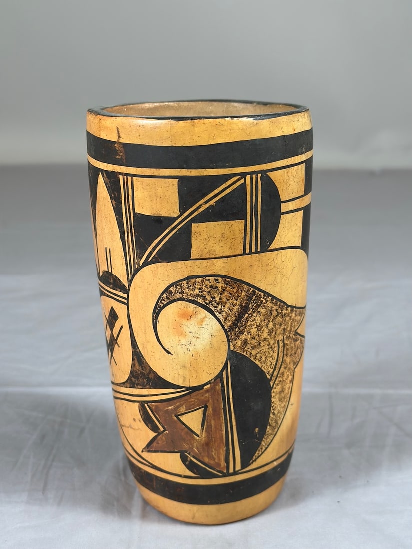 Hopi Native American Vase From the 1920s-1940s (1 of 5)