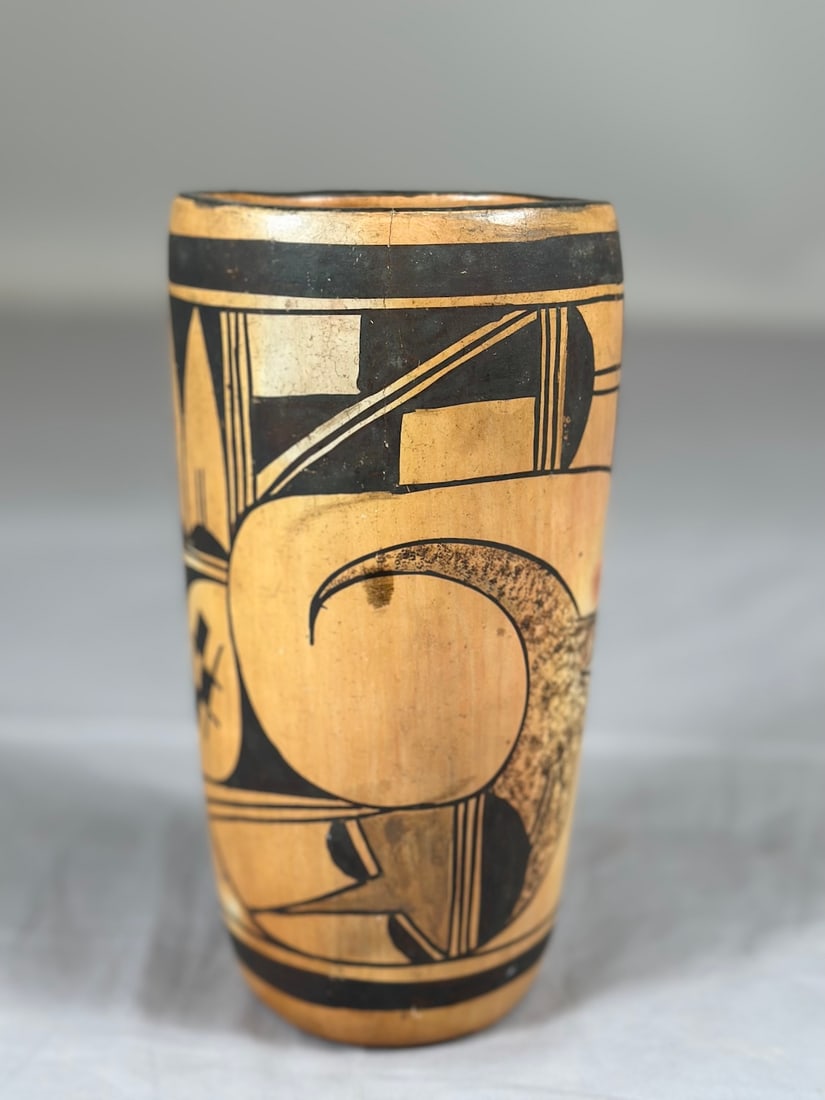 Hopi Native American Vase From the 1920s-1940s (1 of 3)