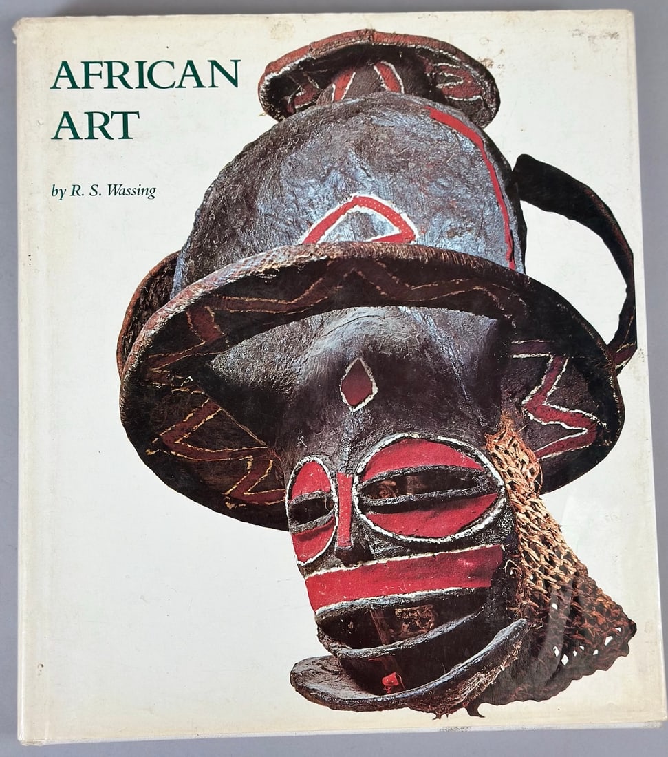 African Art Its Backround and Traditions By R.S.Wassing, Curator At the Museum Voor Land-En: African Art Its Backround and Traditions By R.S.Wassing, Curator At the Museum Voor Land-En Volkenkunde, Rotterdam. Leon Amiel Publisher.