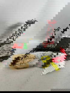 Collection of Various Model Train Accessories: Collection of Various Model Train Accessories. 10.5"h x 5"w x 5"l (largest)