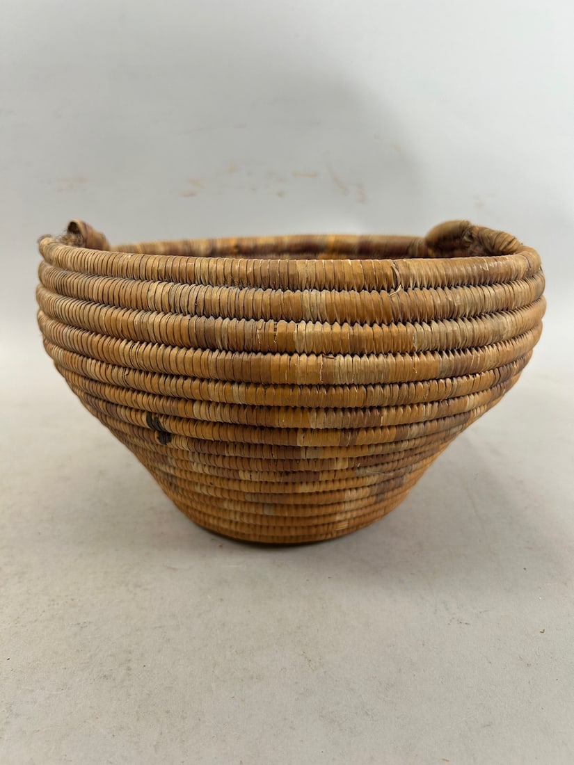 Native American Woven Basket: Native American Woven Basket. 6"h x 10"w x 9.5"l