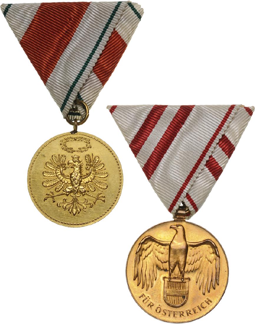 Lot of 2 Medals (1 of 2)