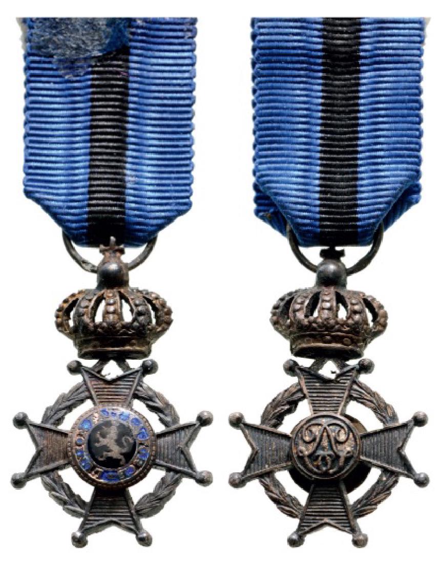 ORDER OF LEOPOLD II: Knight’s Cross Miniature, Military, 5th Class, instituted in 1832. Breast Badge, 24x15 mm, Silver, both central medallions gilt silver, one side enameled (chips), original suspension ring and ribbon