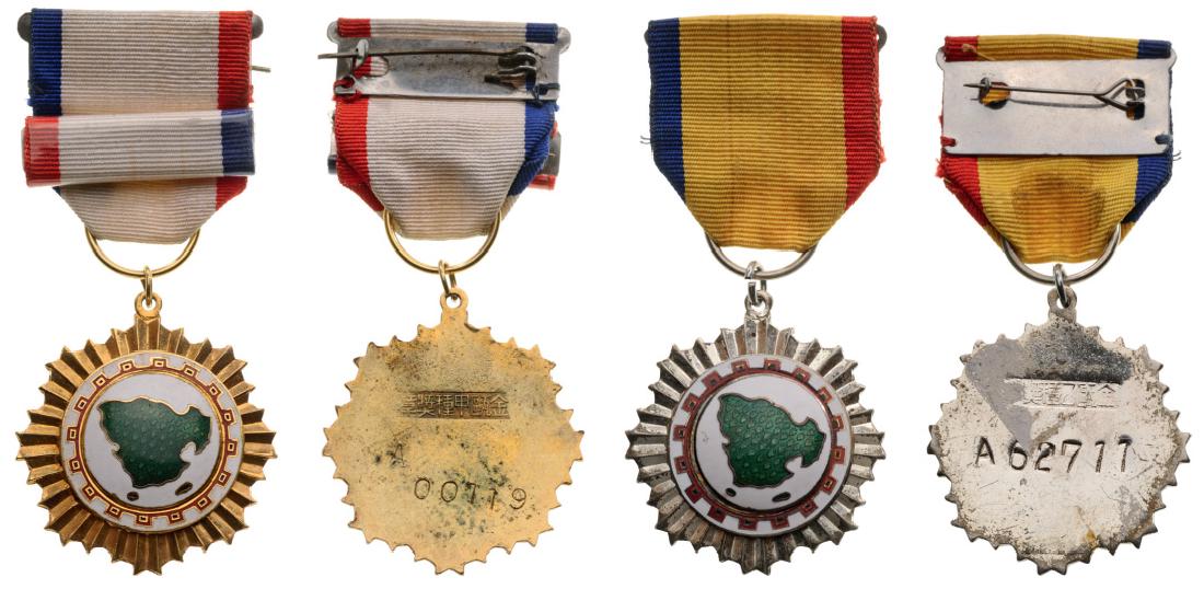 Army Outstanding Service Medal: 1st and 2nd Class. Breast Badges, gilt Metal and silvered Metal, 40 mm, central medallions gilt metal, enameled, original suspension rings and ribbons with attachment bars, reverse with Chinese inscri