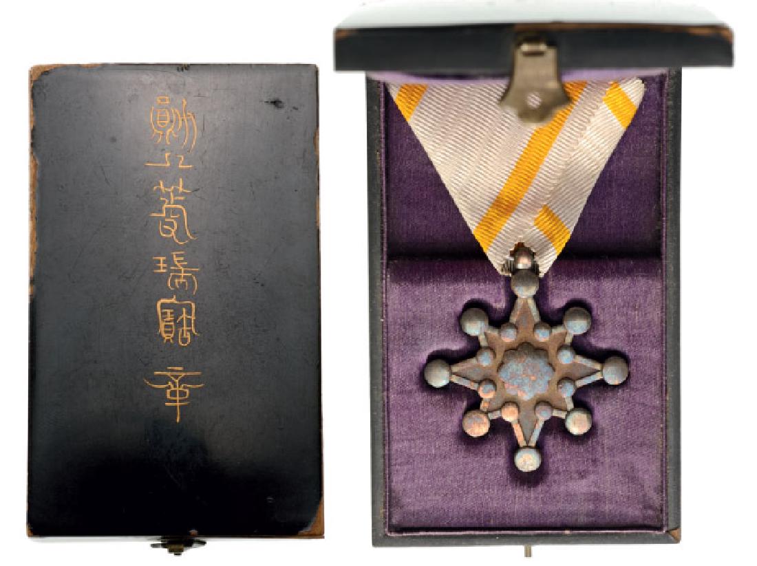 ORDER OF THE SACRED TREASURE (Kunnito zuihisho): 8th Class Badge, instituted in 1888. Breast Badge, silver, 37 mm, reverse with Japanese inscriptions, original suspension ring and triangular ribbon, in original lacquered box of issue with golden Jap