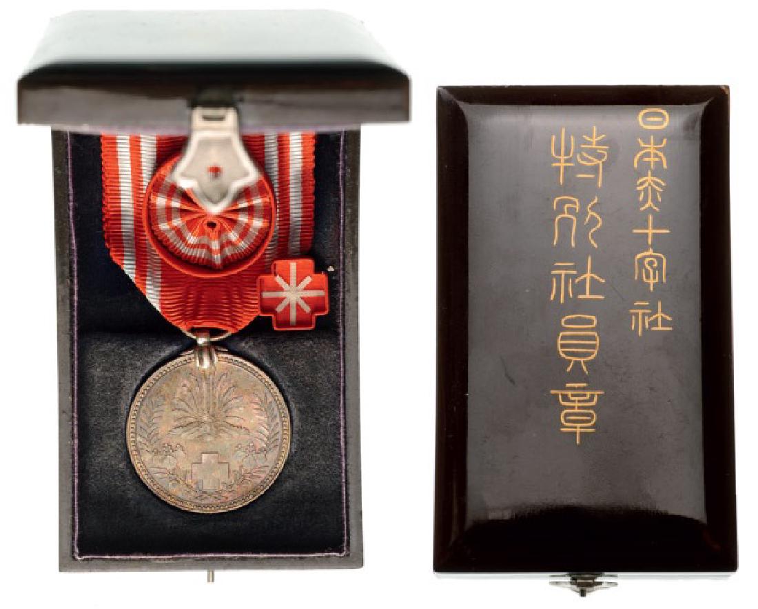 Red Cross Membership Medal, instituted in 1888 (1 of 2)