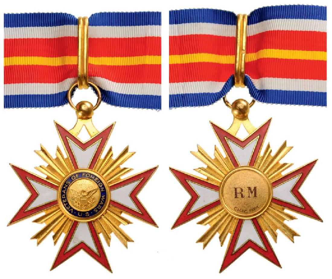 DECORATION OF THE ASSOCIATION OF VETERANS OF FOREIGN: Commander`s Cross. Neck Badge, gilt Silver, 55 mm, maker’s mark “A.C”, both sides enameled, central medallion gilt silver, reverse named “R.M­CLERC, Paris”, enameled, with original suspensi