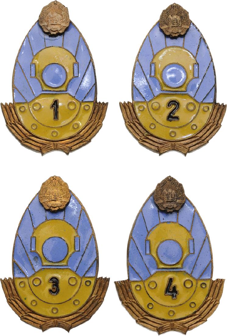 DIVER BADGES: Set 1-4 Classes. Breast Badges, 44x28 mm, Metal gilt, one-side enameled, screw back and nut. Interesting and scarce! (4) I R! RO 1724