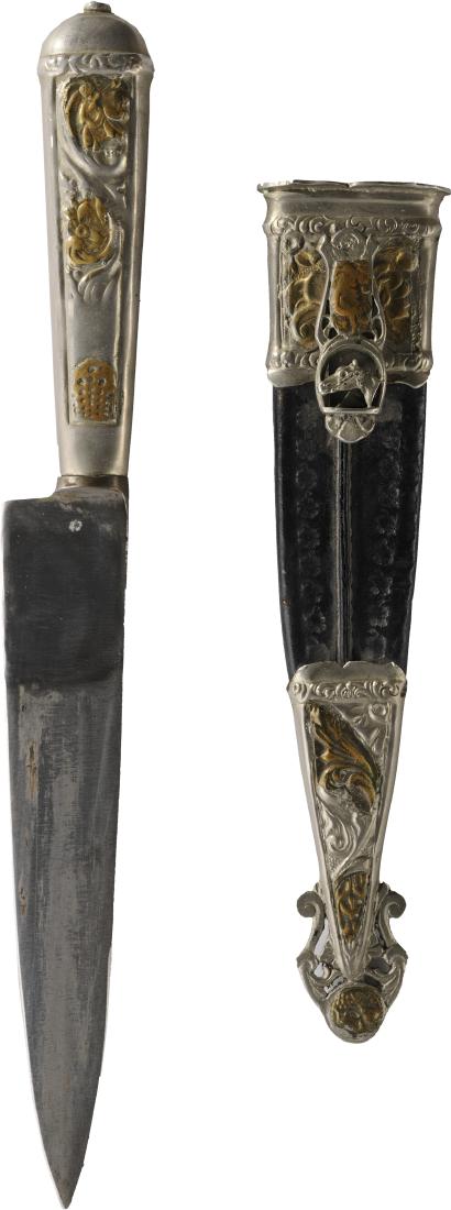 Lot 2 vintage Gaucho daggers with scabbards (1 of 4)