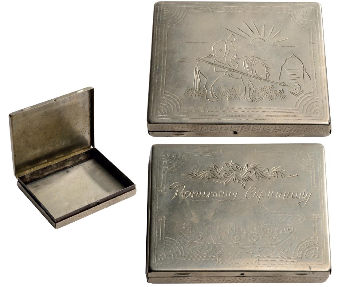Metal cigarette case: folk art work beginning 20th Century (prisoner labor ?), fun engraving about a horseman of the steppe pointing to a skull of his spear, geometrical pattern, dimensions 10,5X8,5 cm. Interesting!