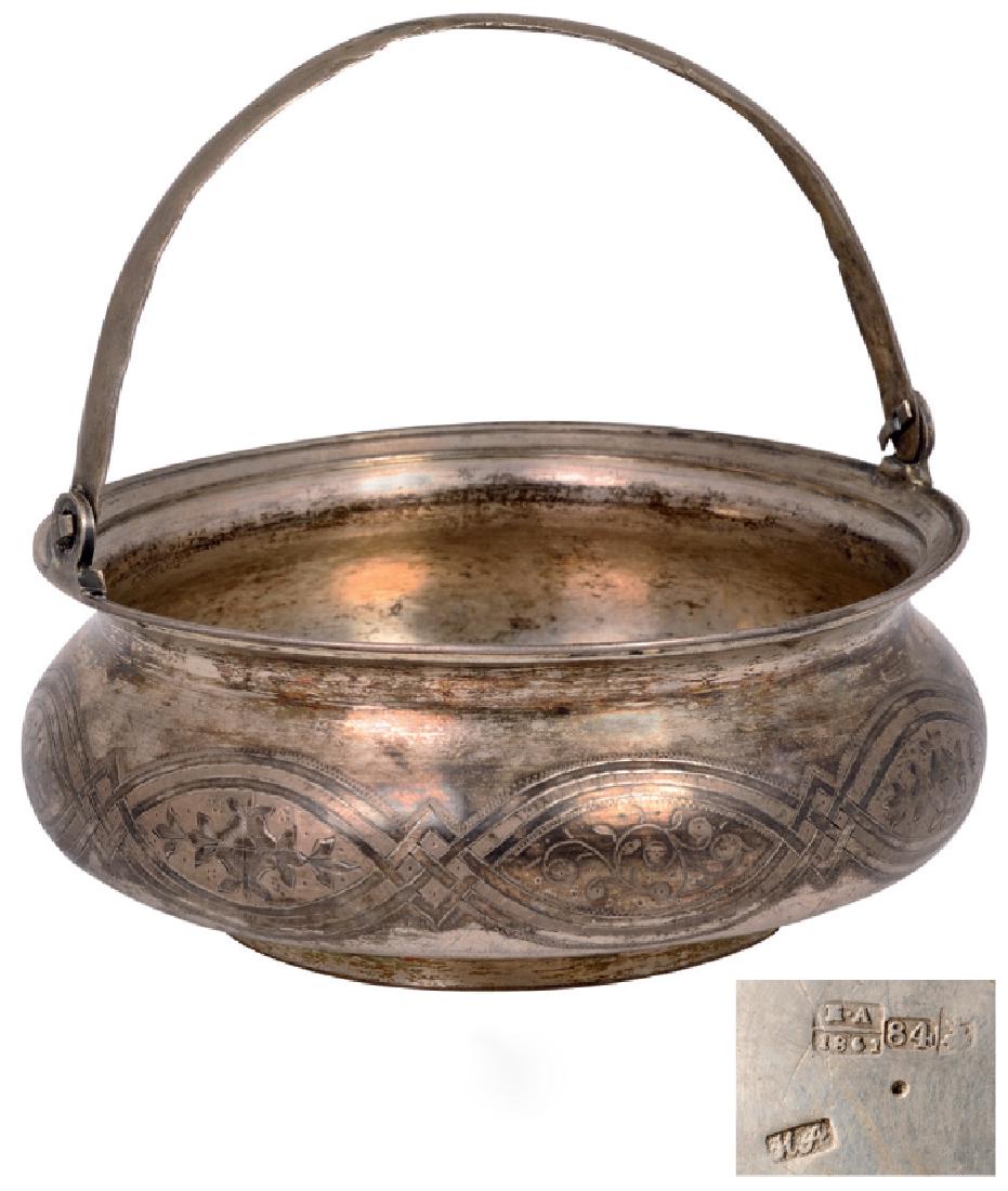 Small silver basket ob base (1 of 1)