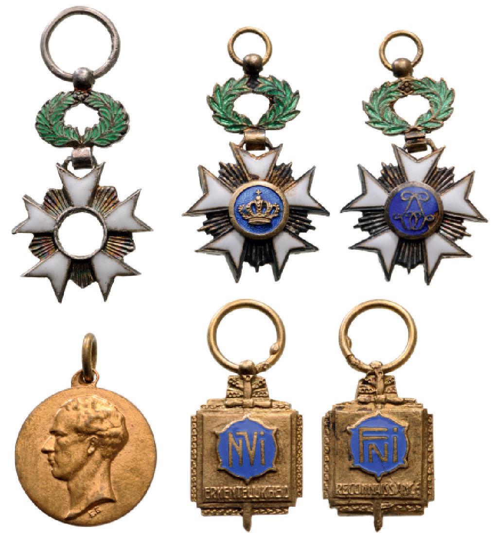 Lot of 4 Miniatures (1 of 1)