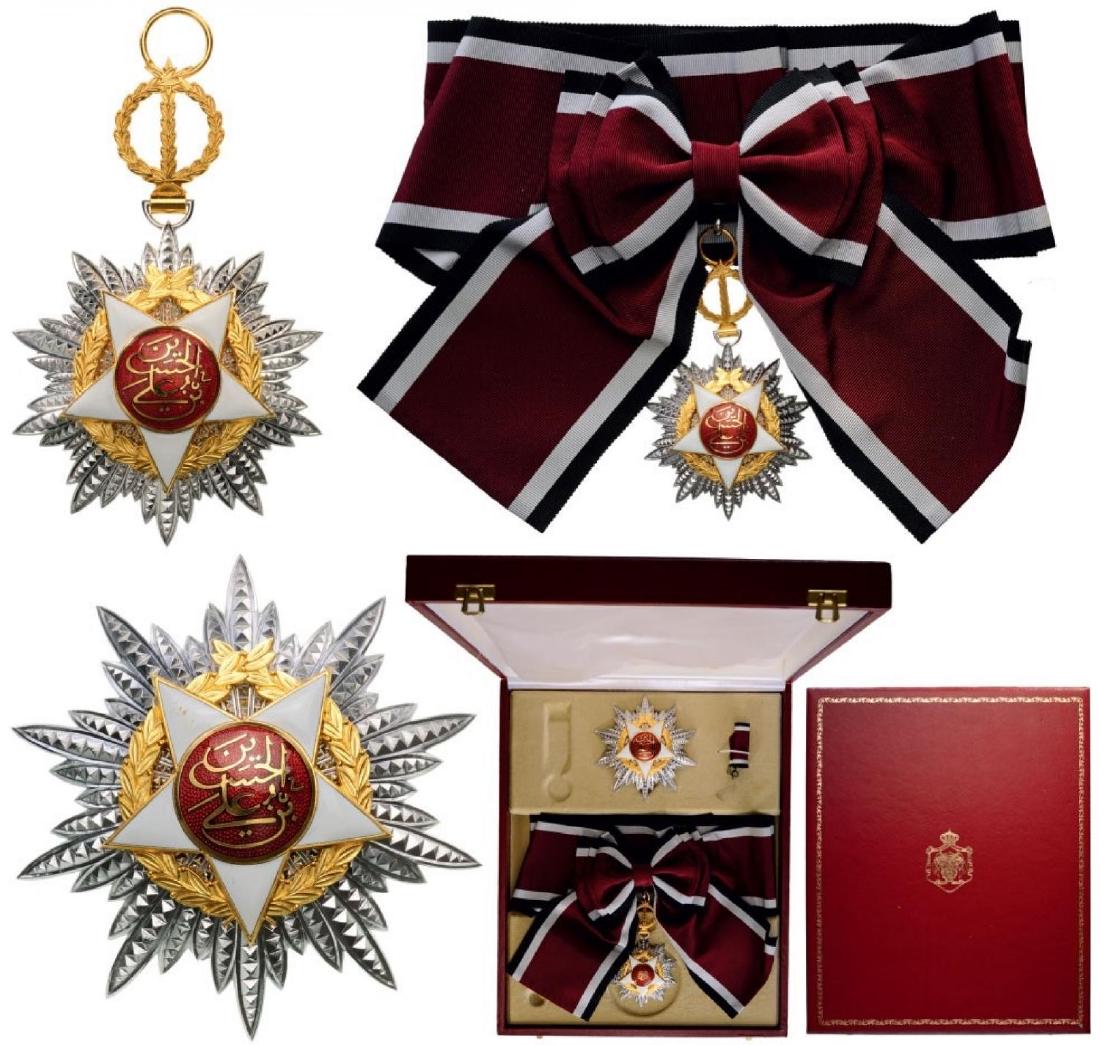 ORDER OF INDEPENDENCE: Grand Cross Set, 1st Class, instituted in 1921. Sash Badge, 92x62 mm, silvered Metal, central medallion gilt, enameled, original suspension device, ring and complete long sash. Breast Star, 90 mm, Sil
