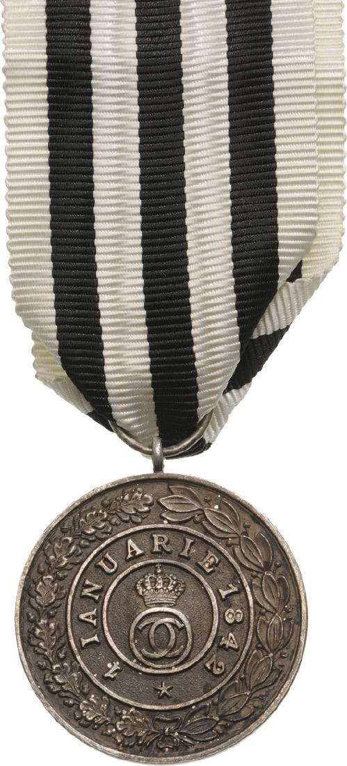 Medal of The Royal House, instituted in 1935.: 2nd Class. Breast Badge, 33 mm, Silver, original suspension ring and ribbon. Rare! I R!