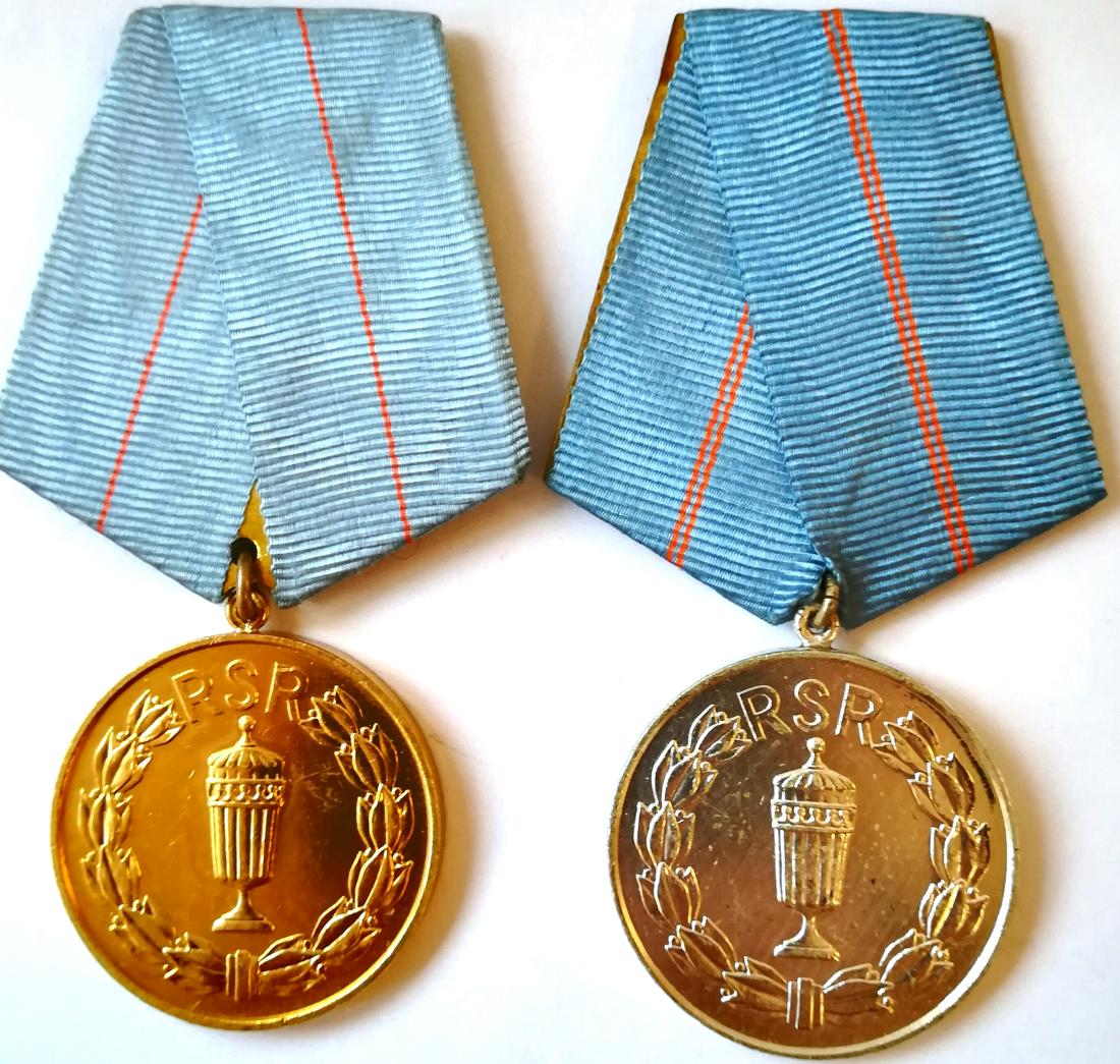 MEDAL FOR MERIT IN SPORTS, instituted in 1966: Set 1-2 Classes. Breast Badges, 36 mm, Bronze gilt and silvered, original suspension ring and ribbon. Scarce!(2) I