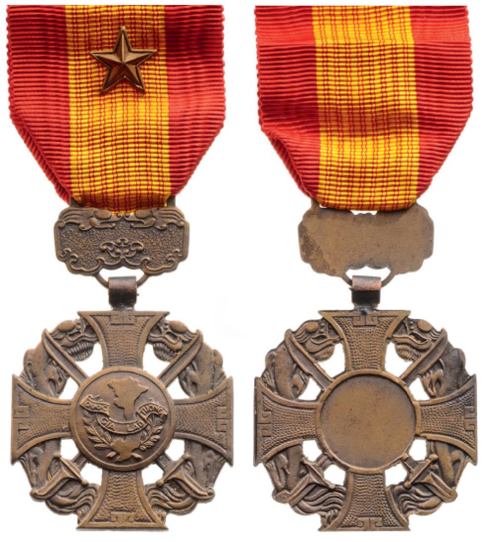 Bravery Cross, instituted 1950: Breast Badge, one sided, bronze, original ring and ribbon. Very fi ne and scarce. I R!