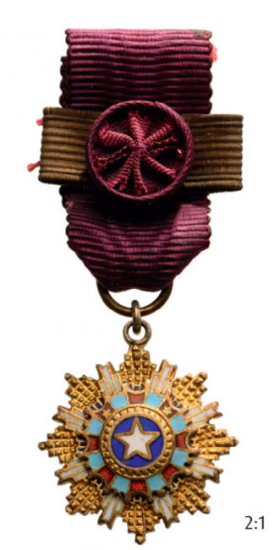 ORDER OF THE BRILLIANT STAR: 1st Class Star Miniature. Breast Star, 19 mm, silver gilt, partially enameled, reverse maker's mark "MWM" and "9253", original ribbon with rosette. I RR!