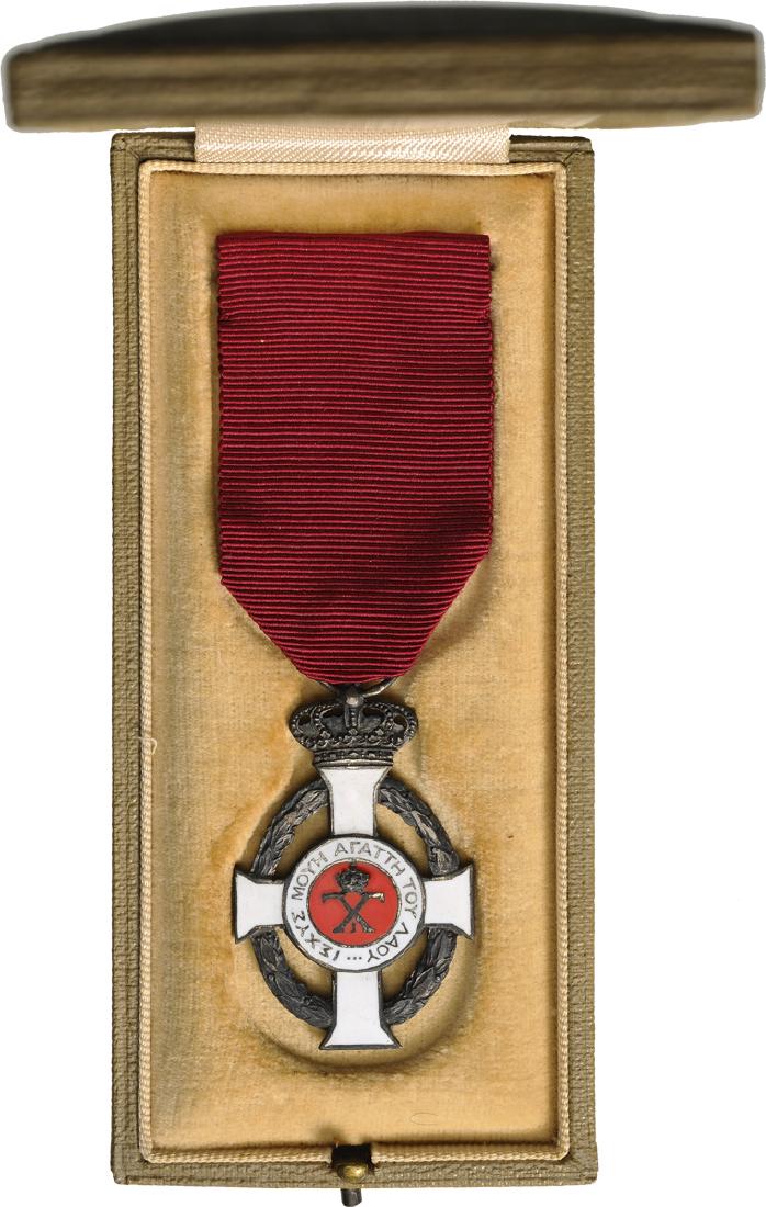 ORDER OF GEORGE I: Knight`s Silver Cross, 5th Class, instituted in 1915. Breast Badge, 47x29 mm, Silver, obverse enameled, superimposed part silver, original suspension ring and ribbon with suspension bar, in original c