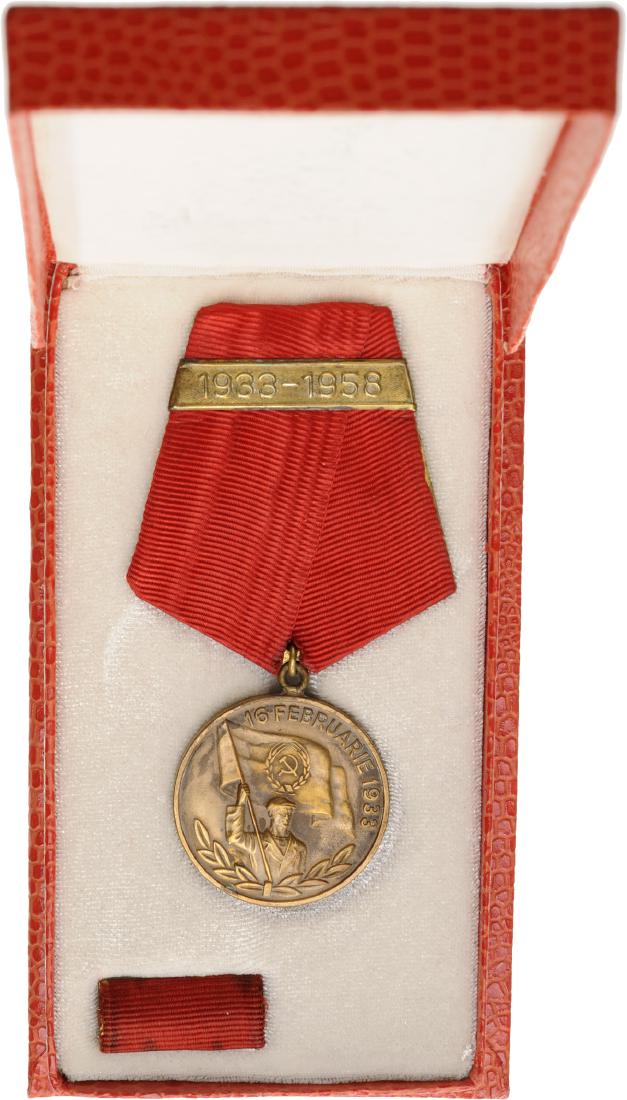 RPR - Medal for the 25th Anniversary of the Heroic: Breast Badge, 30 mm, Bronze, with ribbon with pin on the back and clasp 1933-1958, in original box of issue with gilt inscription on the lid and ribbon bar. Rare! I R!