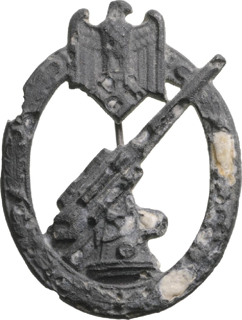 Wehrmacht Heer (Army) Flak Badge, instituted in 1941: Breast Badge, 61x44 mm, Zinc, makers`s mark, vertical pin on the back. II