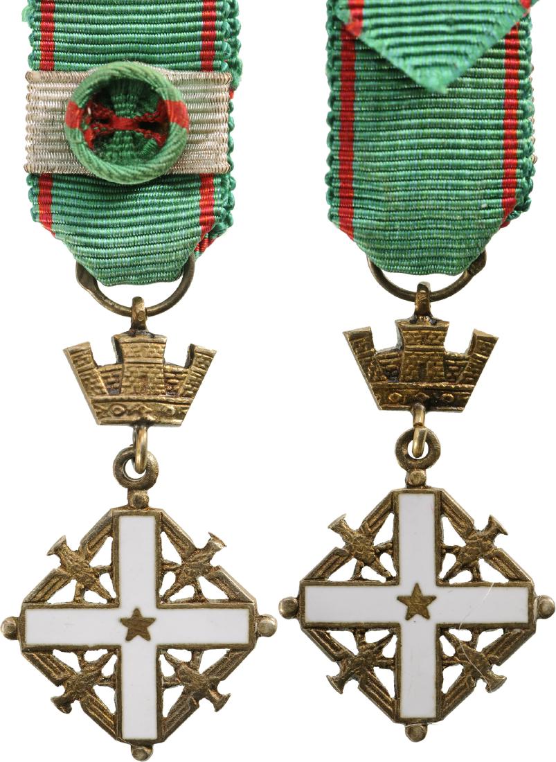 ORDER OF MERIT OF THE ITALIAN REPUBLIC: Commander`s Cross Miniature. Breast Badge, 28x16 mm, gilt Silver, hallmarked "800", both sides enameled, original ribbon with rosette and silver bar. I