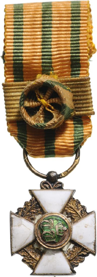 ORDER OF THE OAK CROWN: Grand Cross Miniature, from 1841. Breast Badge, 22 mm, Silver gilt, enameled, central medallions gilt, enameled, reverse center missing, original suspension ring and ribbon with rosette. IV