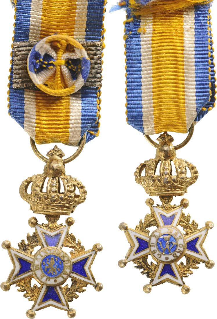 ORDER OF THE ORANGE NASSAU: Grand Officer's Miniature, from 1892. Breast Badge, 29x20 mm, Silver gilt, enameled, central medallions gilt, enameled, original suspension ring and ribbon with rosette and silver bar. I