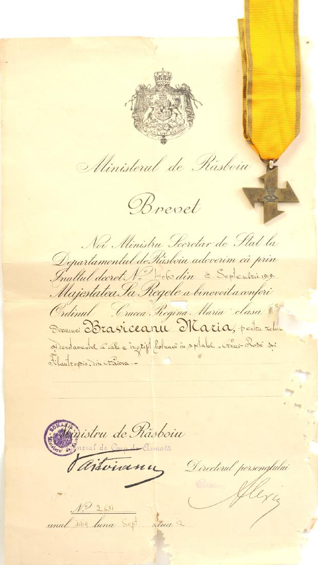 ORDER OF THE QUEEN MARIA CROSS, 1938 to a Nurse (1 of 2)