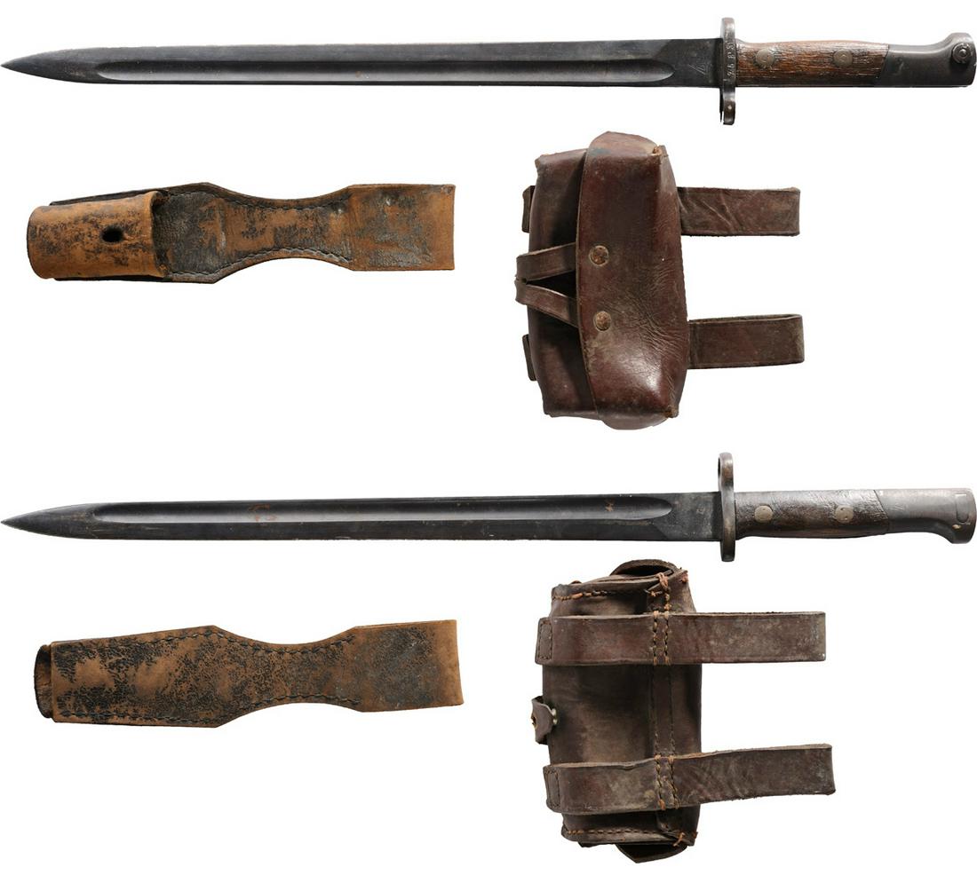 Balkans bayonet, frog and ammo paunch, 1916-1930: Bayonet without scabbard, wood grip, blade length: 38 cm. Leather frog and ammo paunch in good condition! II Country: BALKANS