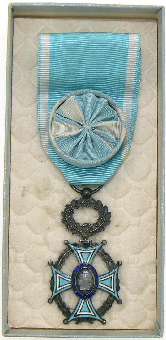 ORDER FOR ARTS, LETTERS AND SCIENCES: Officer`s Cross. Breast Badge, 45x22 mm, silvered Metal, both sides enameled, original suspension ring and ribbon with rosette, in original case of issue. II Country: FRANCE