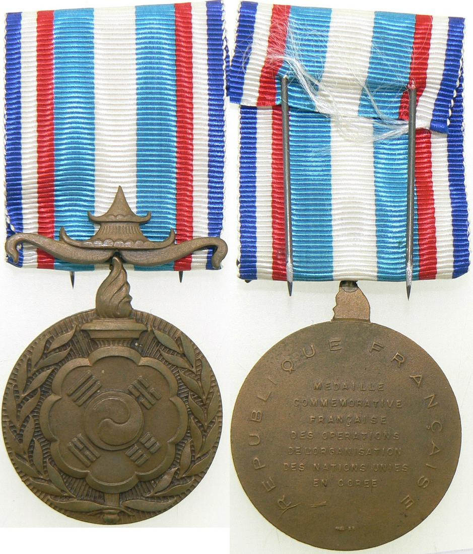 Korean War United Nations Operations Commemorative: Breast Badge, 36 mm, Bronze, original suspension device and ribbon. I Country: FRANCE