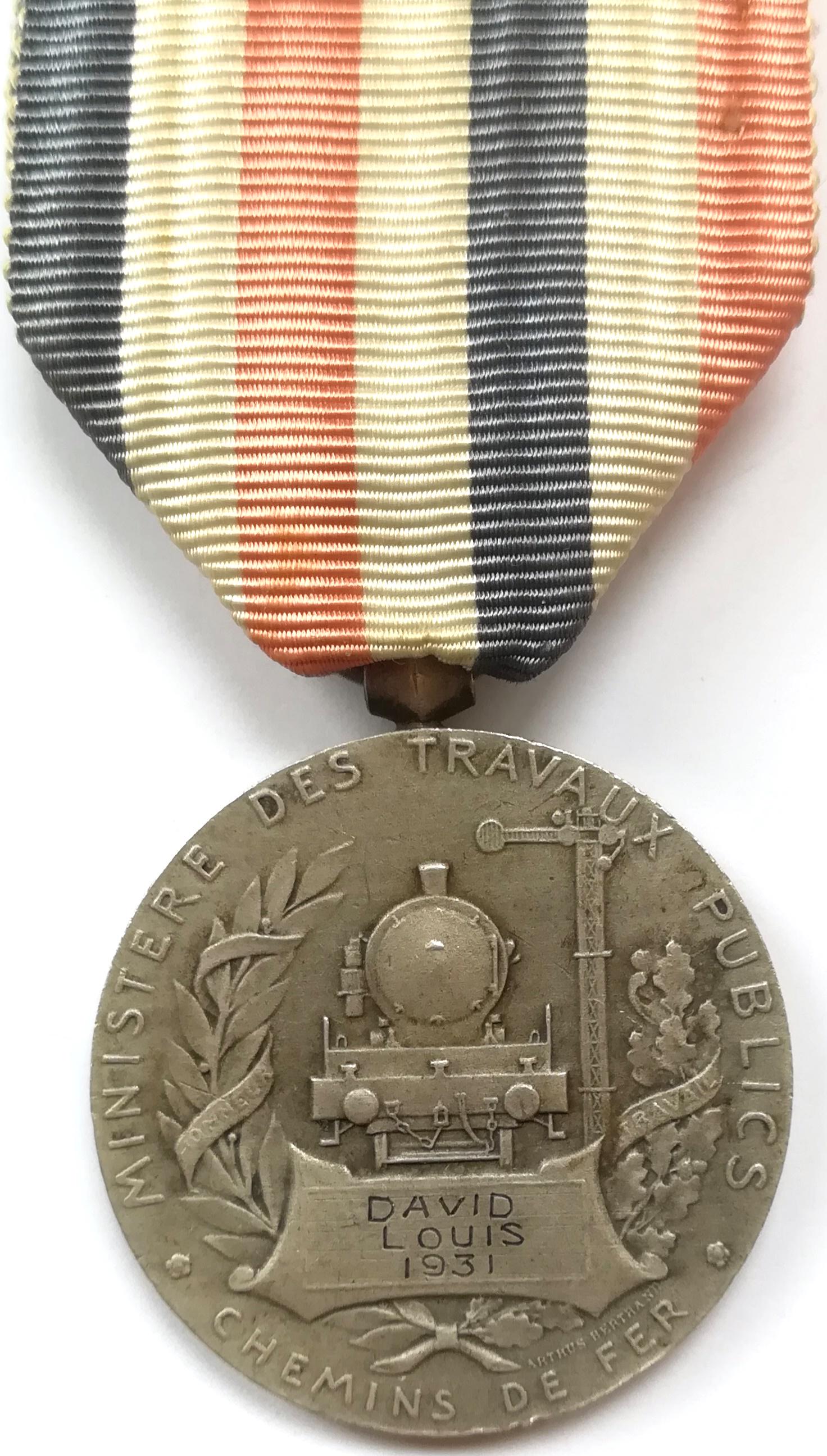 Railways Workers Medal: Silver Class, named, Breast Badge, 32 mm, silvered Metal, original suspension ring and ribbon. I Country: FRANCE