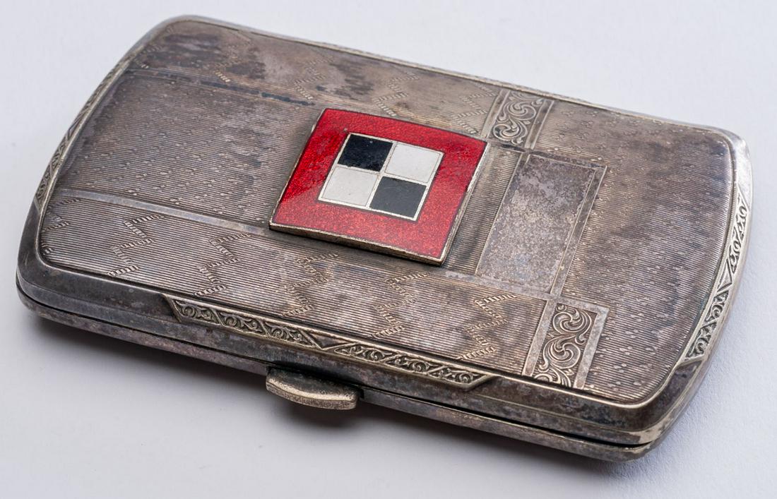 Cigarette case (1 of 3)