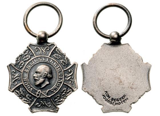 Cross of the 1869 Expedition: Miniature. Breast Badge, silver, 18 mm, maker`s mark "Kon.Begeer, Voorschoten", original suspension ring. I Country: NETHERLANDS