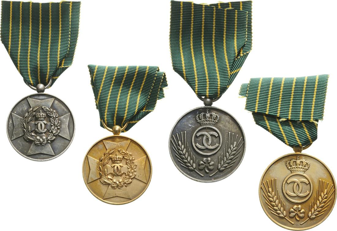 Medal of Agricultural Merit, 1st Model, Set 1-2: Set 1-2 Classes. Breast Badges, 34 mm, gilt Silver and Silver, original suspension rings and ribbons. Rare! I Country: ROMANIA