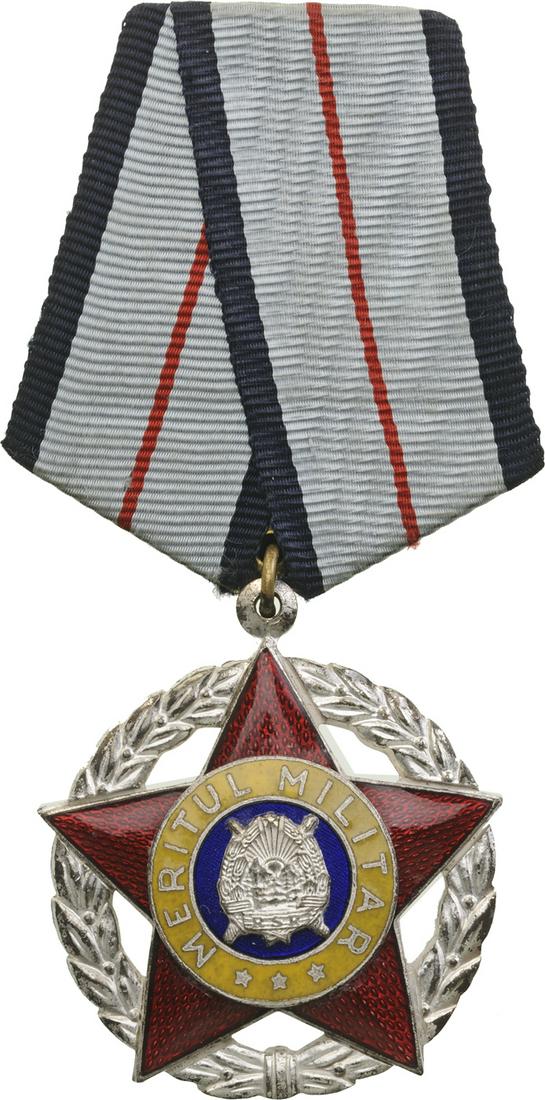 Â RSR - ORDER OF MILITARY MERIT: 2nd Model, 2nd Class (1966-1989). Breast Badge, Bronze silvered, 39 mm, center enameled, original suspension ring and ribbon, in original envelope. I Country: ROMANIA - SOCIALIST REPUBLIC, 1966-1989