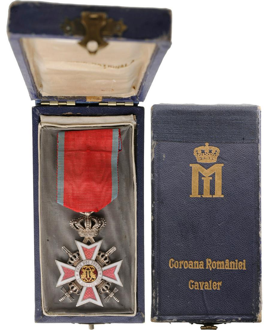 ORDER OF THE CROWN OF ROMANIA, 1881: Knight 's Cross, 2nd Model, Military in Time of War. Breast Badge, 56x37 mm, silvered, both sides enameled, original ring and military virtue ribbon, in original case of issue with Cypher of King Miha