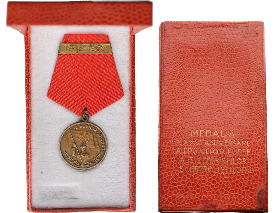 RPR - Medal for the 25th Anniversary of the Heroic: Breast Badge, 30 mm, Bronze, with ribbon with pin on the back and clasp 1933-1958, in original box of issue with gilt inscription on the lid. Mint condition! Rare! I ROMANIA - POPULAR REPUBLIC, 1948-1