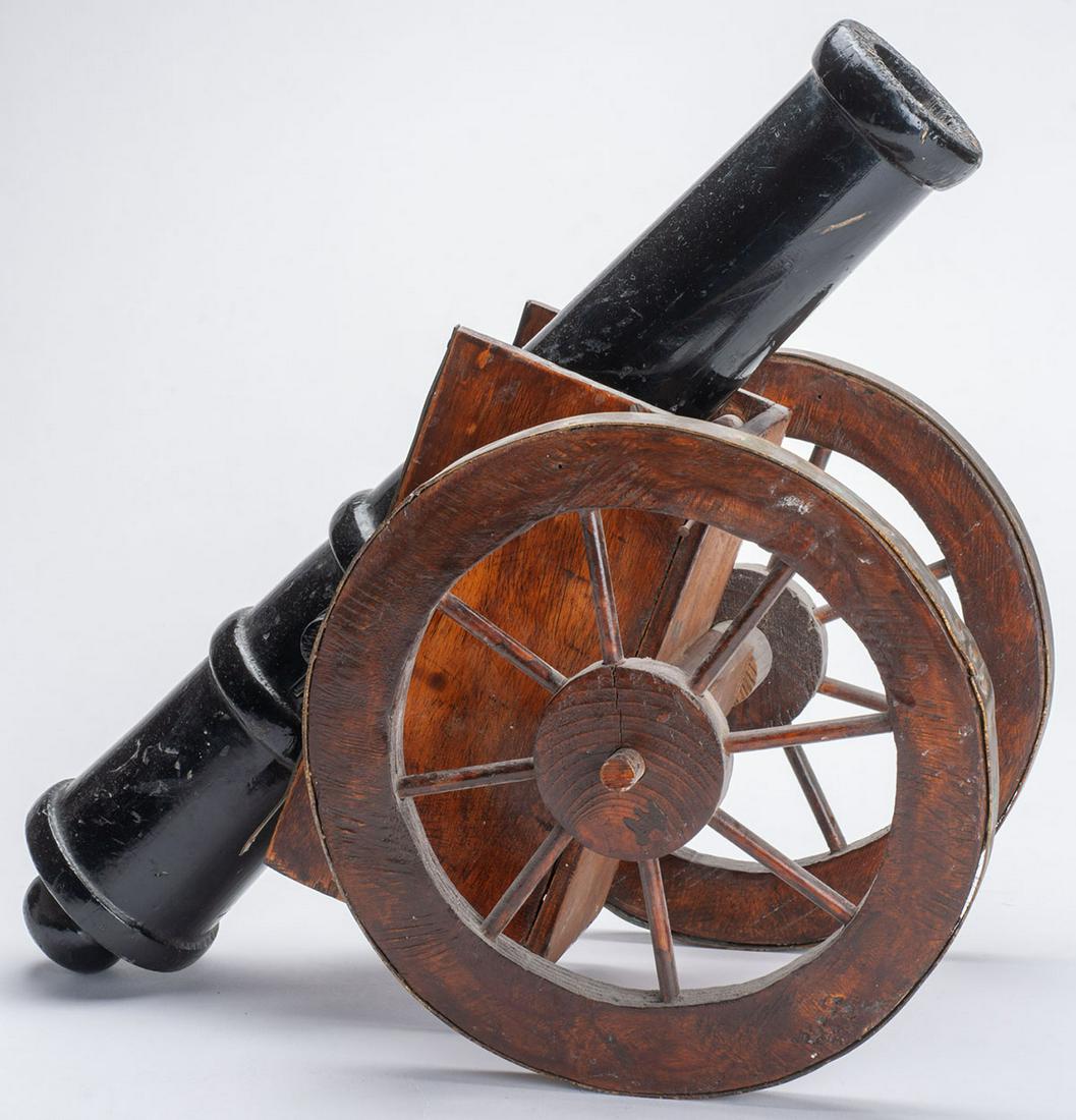 Wooden Canon: Fun reproduction in reduction of a howitzer barrel of 12 called "cannon of the Emperor" (Napoleon). Wooden structure, pivot shuttle, length of the barrel 46 cm. Old, late nineteenth. Probably France. 