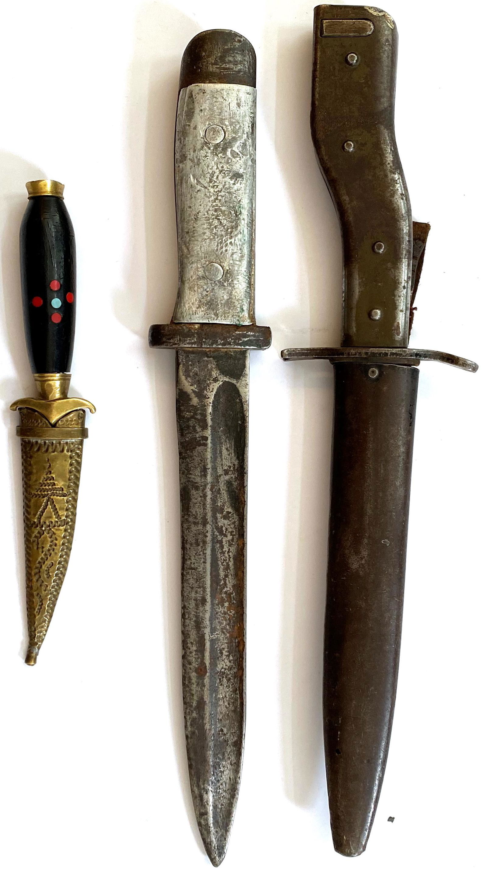 LOT OF 3 DAGGERS (1 of 2)