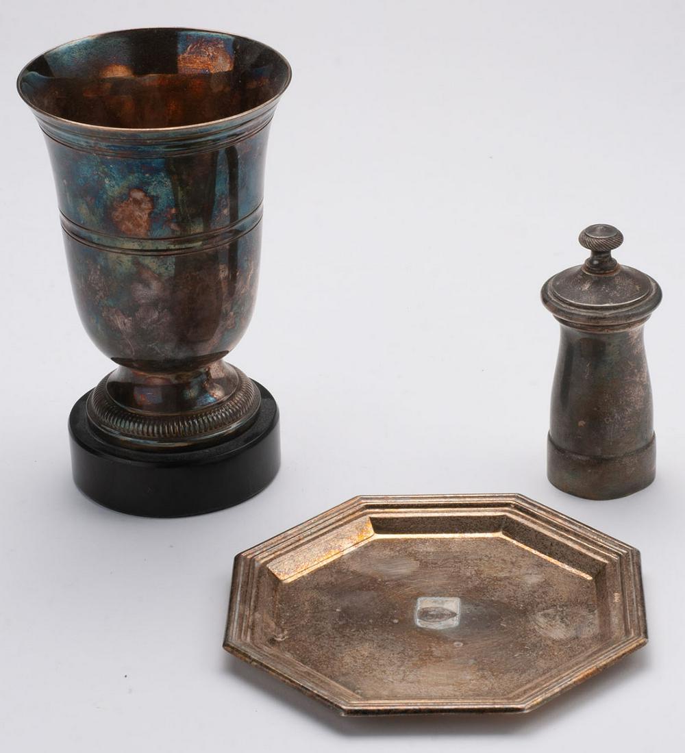 Set consisting of three objects (1 of 1)