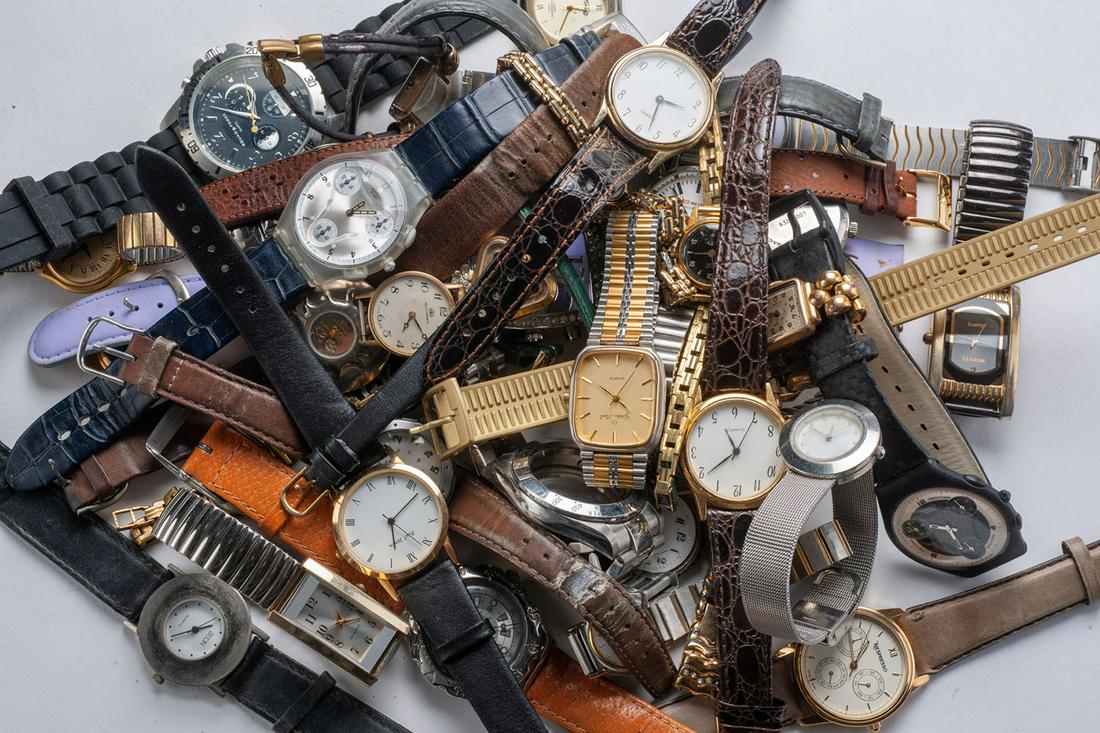 Lot 39 wristwatches (1 of 1)