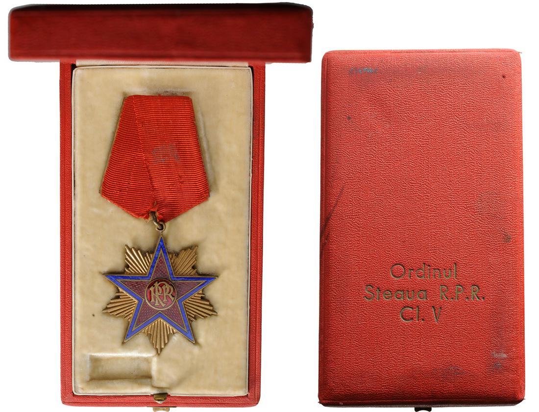RPR - ORDER OF THE STAR OF ROMANIA, instituted in 1948: 5th Class, 1st Model (1948). Breast Badge, 47 mm, Bronze, enameled, original suspension ring and ribbon, in original case of issue with gilt inscription on the lid. Rare! I Country: ROMANIA - POPULAR 