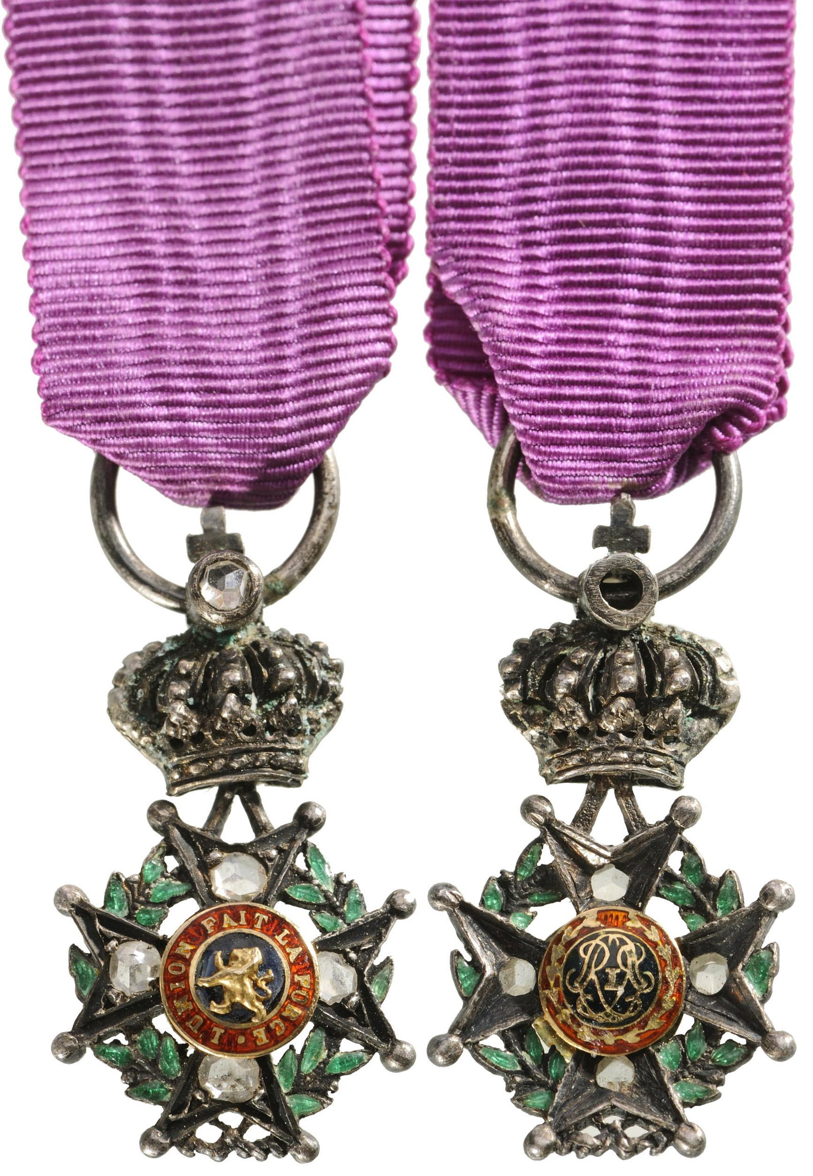 ORDER OF LEOPOLD: Knight's Cross Miniature in Diamonds, 5th Class, instituted in 1832. Breast Badge, 24x13 mm, GOLD, Brilliants and Silver, both central medallions GOLD, both sides enameled, original suspension ring an
