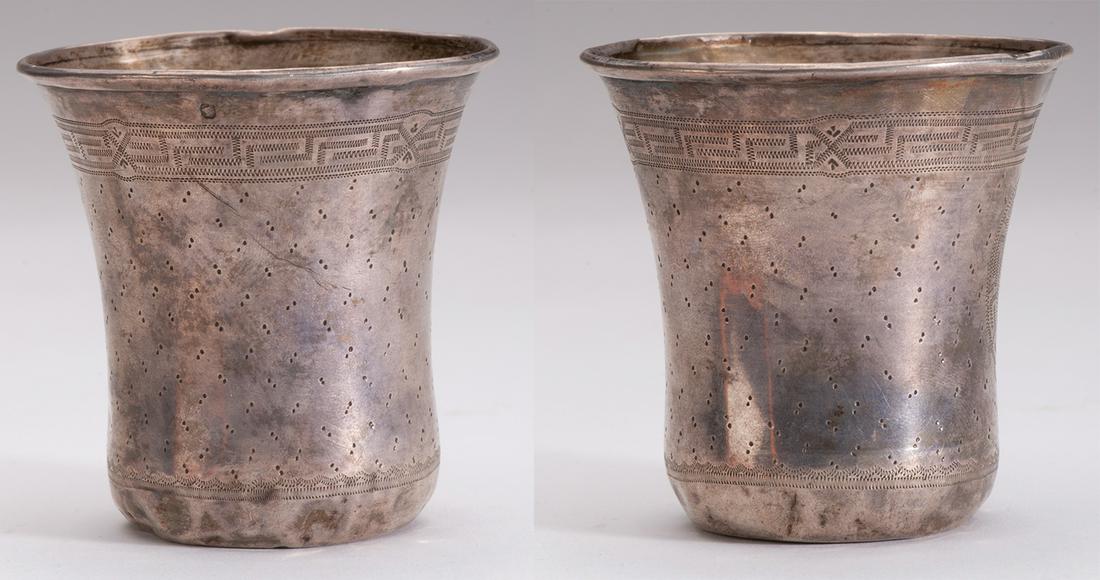 Silver tumbler: Flared tulip form with geometric decor, engraved initials. Punch Minerva and "Massat Freres" in letters. Small shocks, to restore. Height 8 cm, weight 55 g. France circa 1900 Country: FRANCE